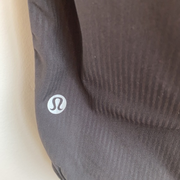 Lululemon Studio Crop II SZ 2 - Picture 6 of 7